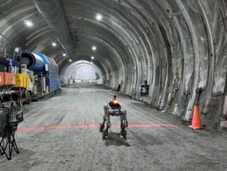 危険エリアに進入する四足歩行ロボット