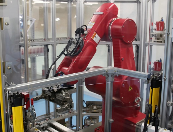 0615horiba2 - 堀場エステック、京都福知山工場を本格稼働 ロボットアームとAMRでMFC量産を自動化