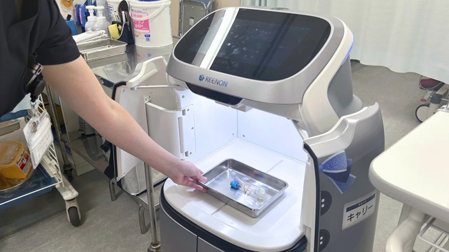 慈恵医大柏病院で運用する搬送ロボット「KEENON W3」