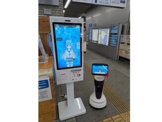 AIアバター「AICO」を搭載したキヨスク端末（左）と受付・案内ロボット「Lanky Mini」