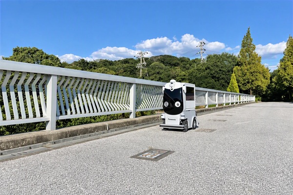 パナソニックHD、パソナと淡路島公園で自動搬送ロボ「ハコボ」実証 案内・警備で活用 1014panasonic2 - パナソニックHD、パソナと淡路島公園で自動搬送ロボ「ハコボ」実証 案内・警備で活用