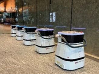 エレベーターと連携して自律移動する清掃ロボット「J35」
